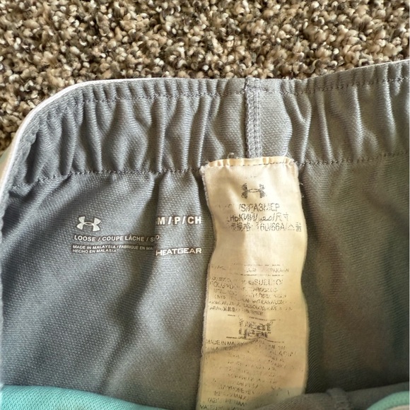 Women’s Under Armour Gray and Mint Athletic Shorts Size Small - Picture 4 of 4